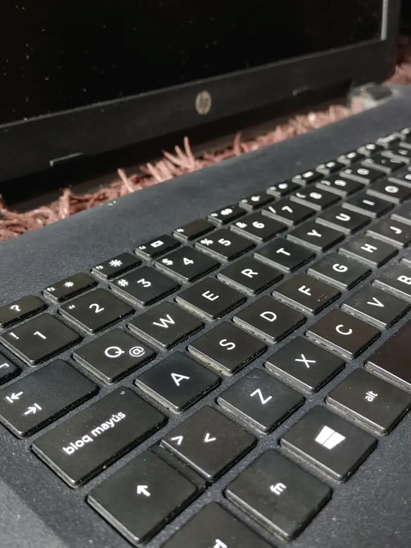 Laptop HP con procesador Intel Core i3 - 4