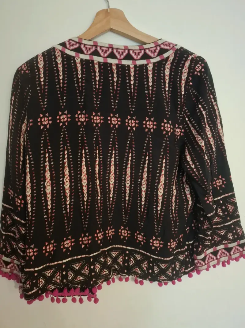Chaqueta bohemia con diseño étnico - 3