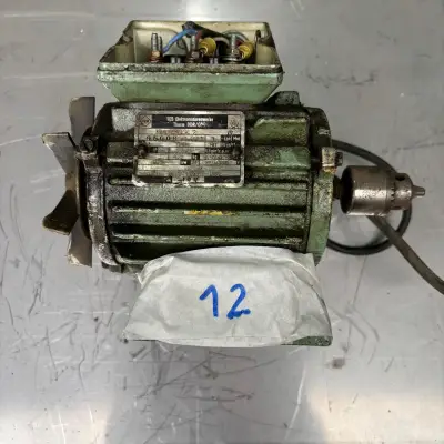 Motor eléctrico VEB Elektromotorenwerke usado - miniatura 1