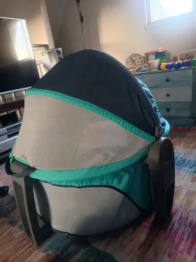 Cuna portátil para bebé con toldo plegable - miniatura 4