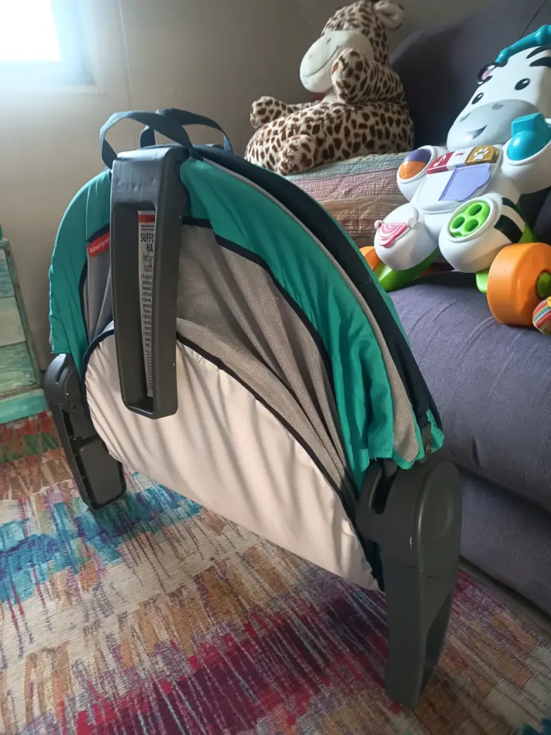 Cuna portátil para bebé con toldo plegable - 6