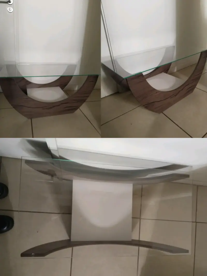 Mesa de centro moderna con vidrio templado