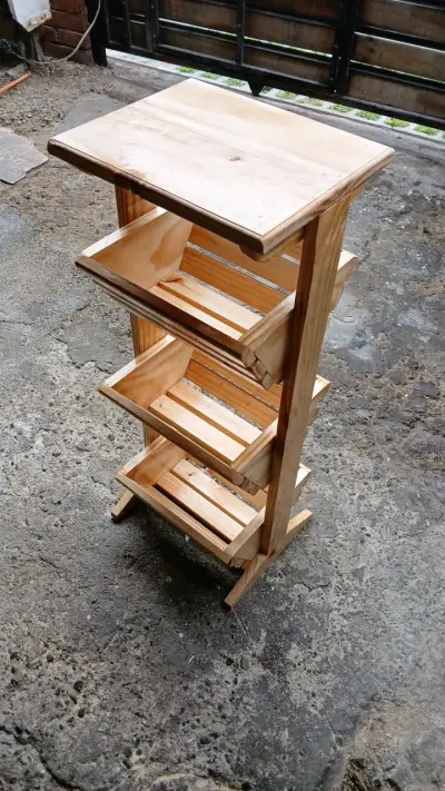 Estante de madera con 3 niveles - miniatura 1