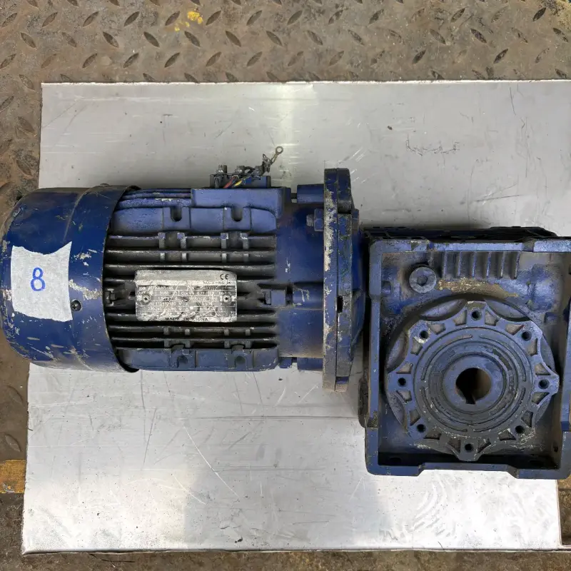 Motor eléctrico trifásico usado en buen estado