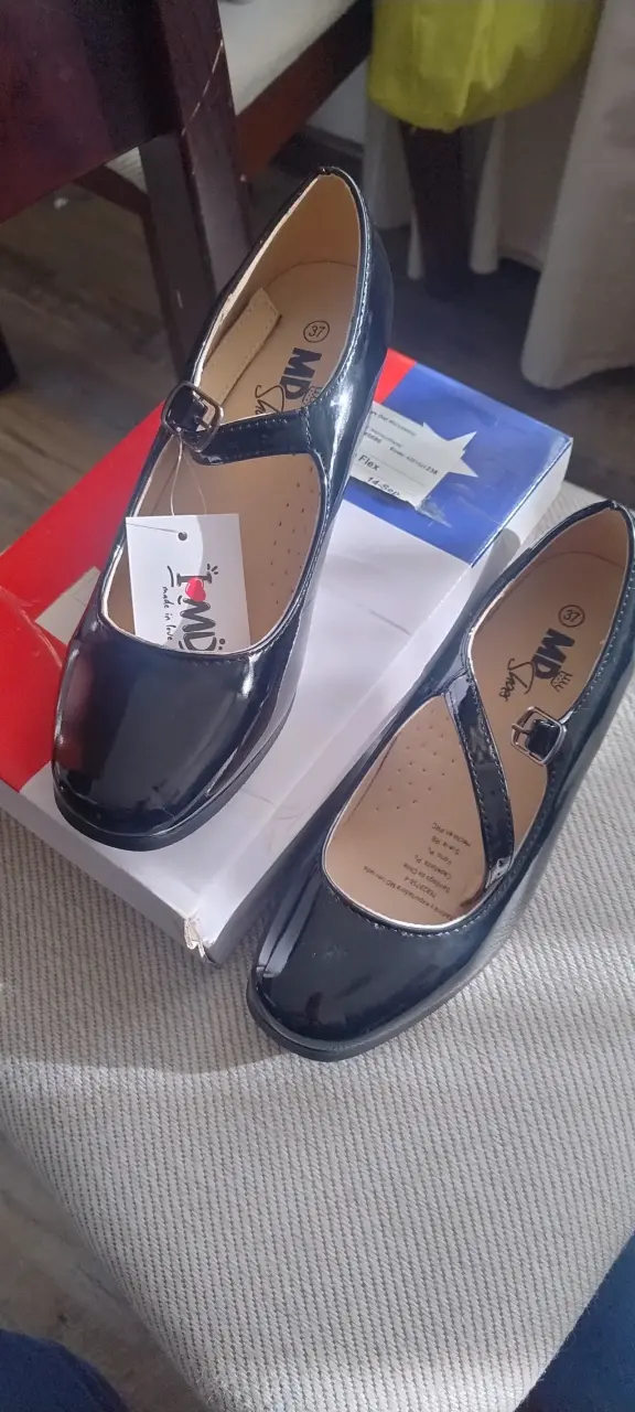 Zapatos de charol negro para niña talla 36
