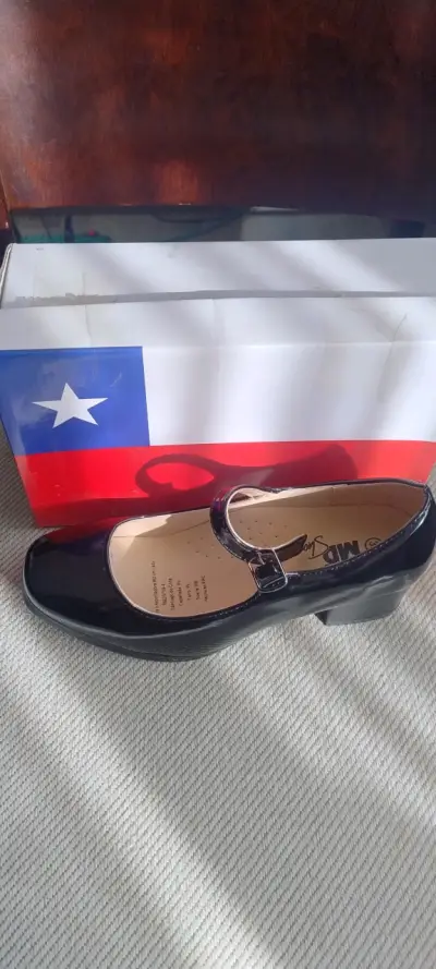 Zapatos de charol negro para niña talla 36 - miniatura 2