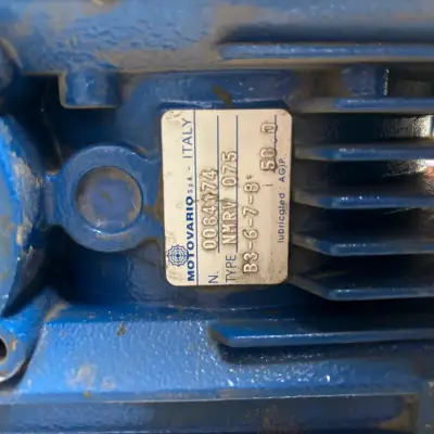 Motor eléctrico trifásico Motovario y Raime - miniatura 1