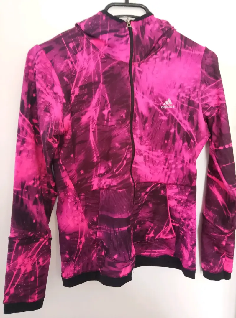 Polerón deportivo Adidas rosa estampado