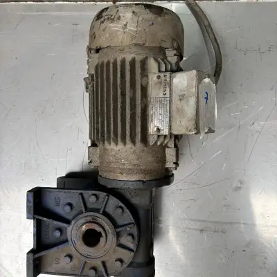 Motor eléctrico Siemens con reductor - miniatura 1