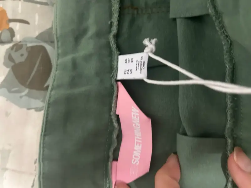 Falda verde con bolsillo estilo cargo talla xs - 4