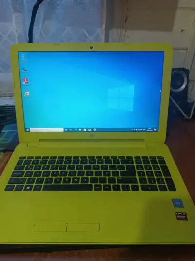 Notebook HP amarillo con Intel Celeron y 4GB RAM - miniatura 1