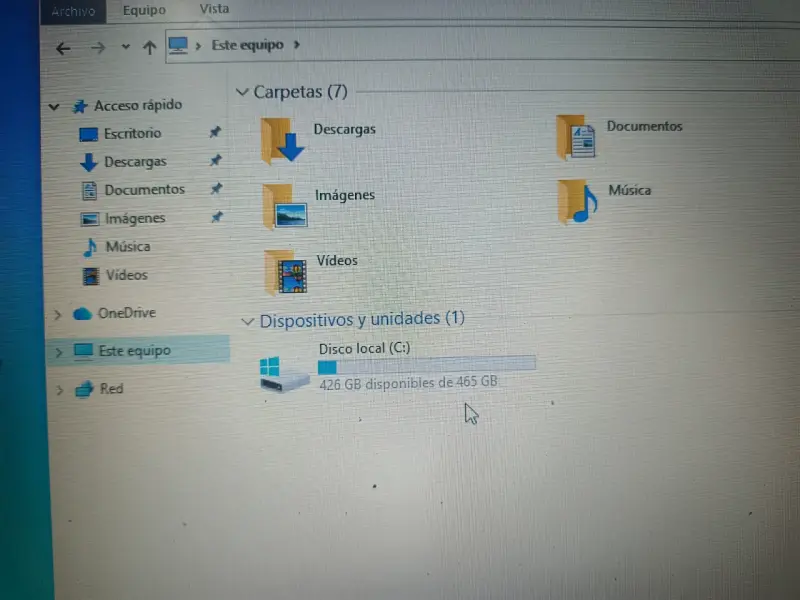 Notebook HP amarillo con Intel Celeron y 4GB RAM - 3