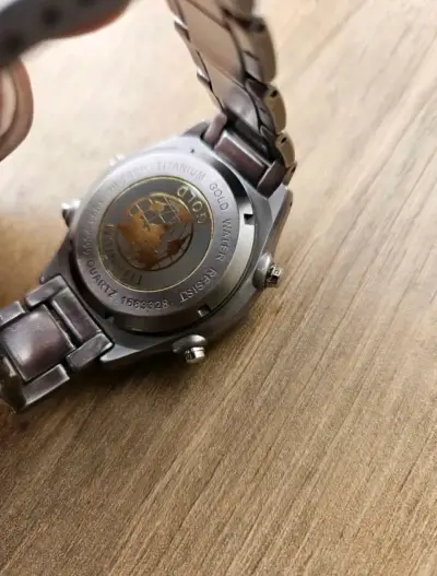 Reloj Citizen Quartz de Titanio Resistente al Agua - miniatura 4