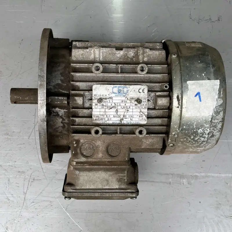 Motor eléctrico trifásico Vemat 90L usado