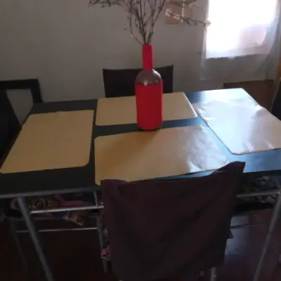 Juego de comedor con sillas y mantel decorativo - miniatura 5