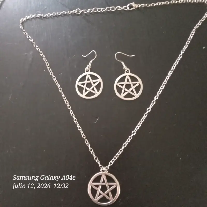 Conjunto de collar y aros con diseño de pentagrama - 2