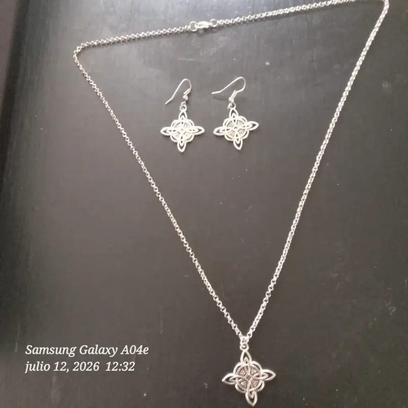 Conjunto de collar y aros con diseño de pentagrama - 3