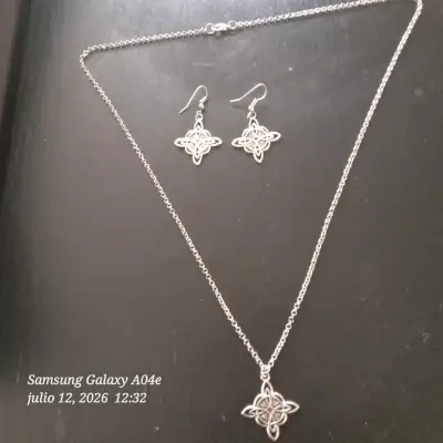 Conjunto de collar y aros con diseño de pentagrama - miniatura 3