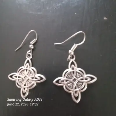 Conjunto de collar y aros con diseño de pentagrama - miniatura 4