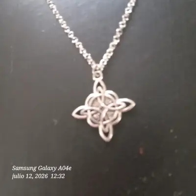Conjunto de collar y aros con diseño de pentagrama - miniatura 5