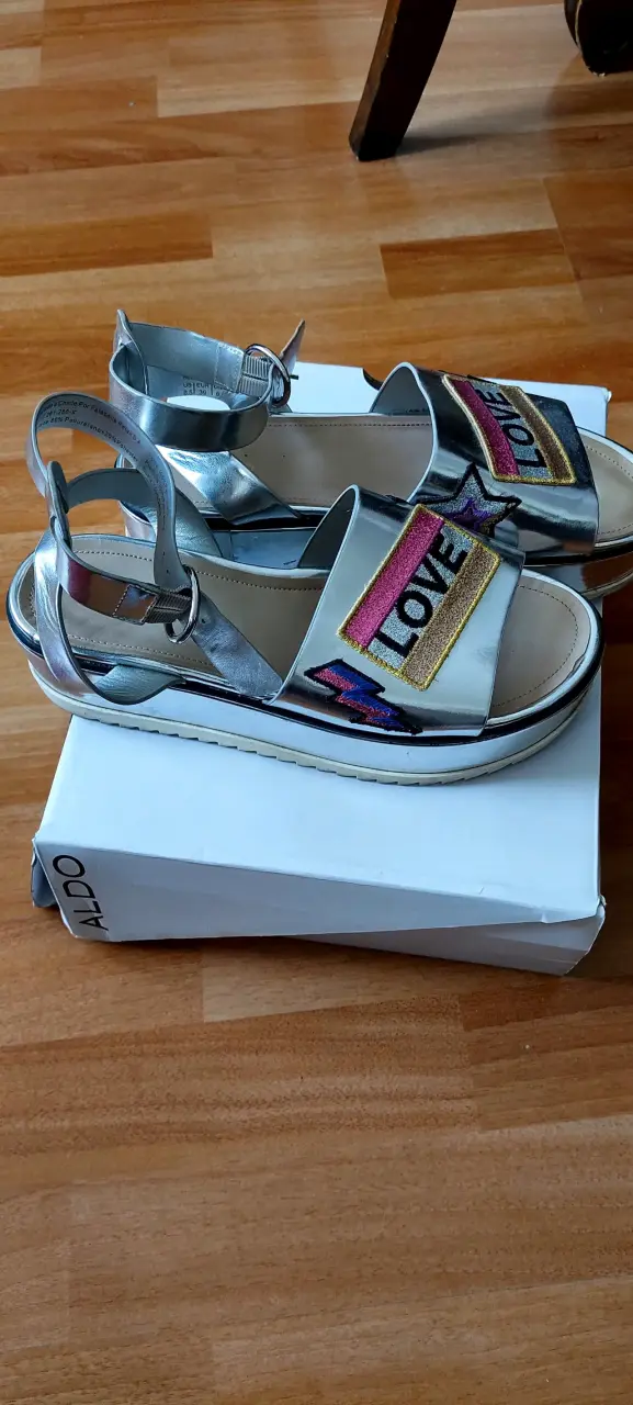 Sandalias plateadas con diseño 'LOVE' para mujer - 2