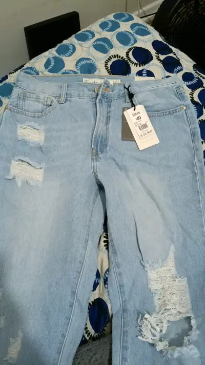 Jeans de mezclilla rasgados para mujer talla 40 - miniatura 2