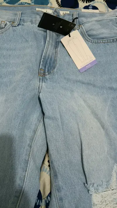 Jeans de mezclilla rasgados para mujer talla 40 - miniatura 3