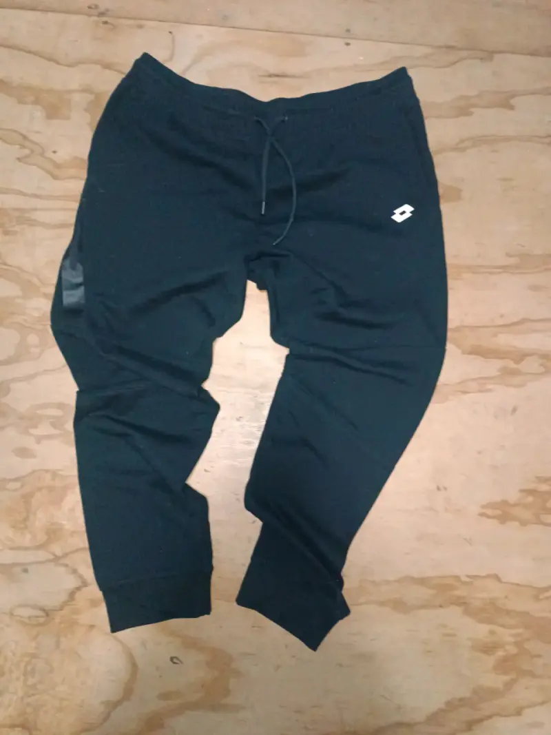Pantalon negros Lotto - 1