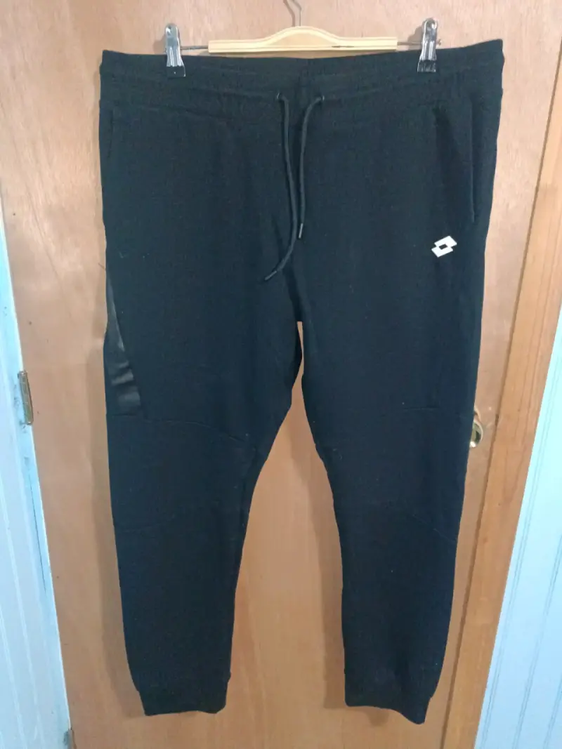 Pantalon negros Lotto - 2