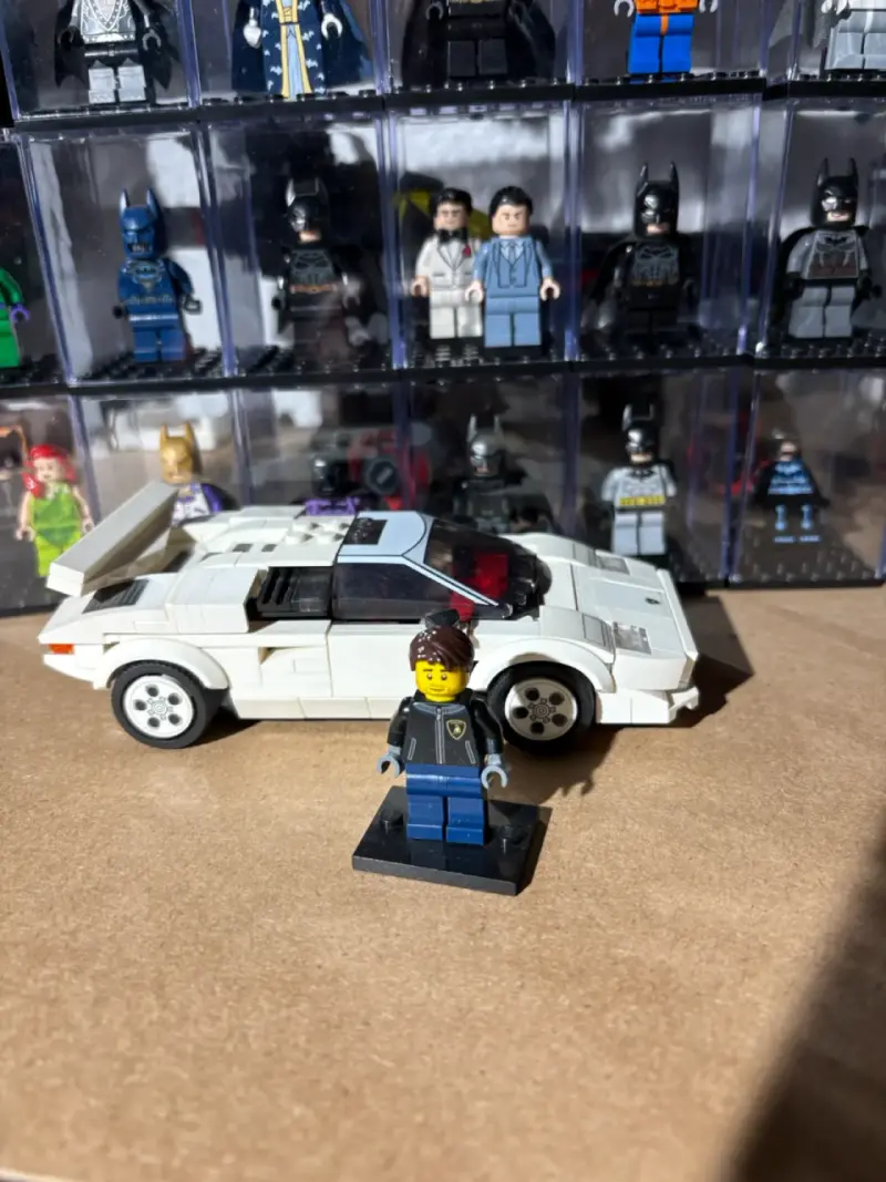 Set de Lego Lamborghini Countach con minifigura - 2