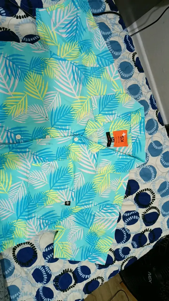 Camisa hawaiana estampada tropical