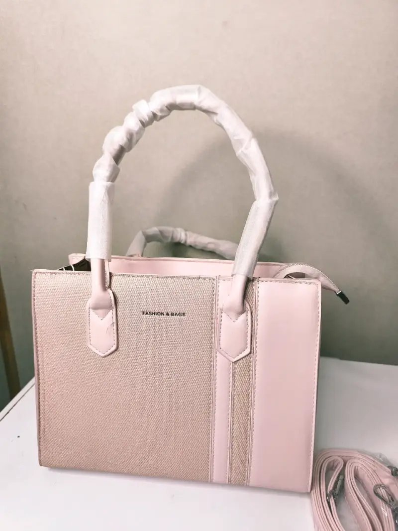 Bolso de mano rosa con colgante de oso - 2