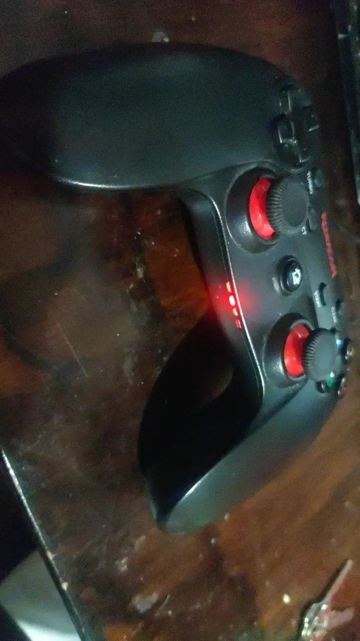 Control inalámbrico para videojuegos con luces LED - 1