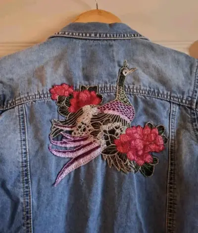 Chaqueta de mezclilla con bordado floral - miniatura 3