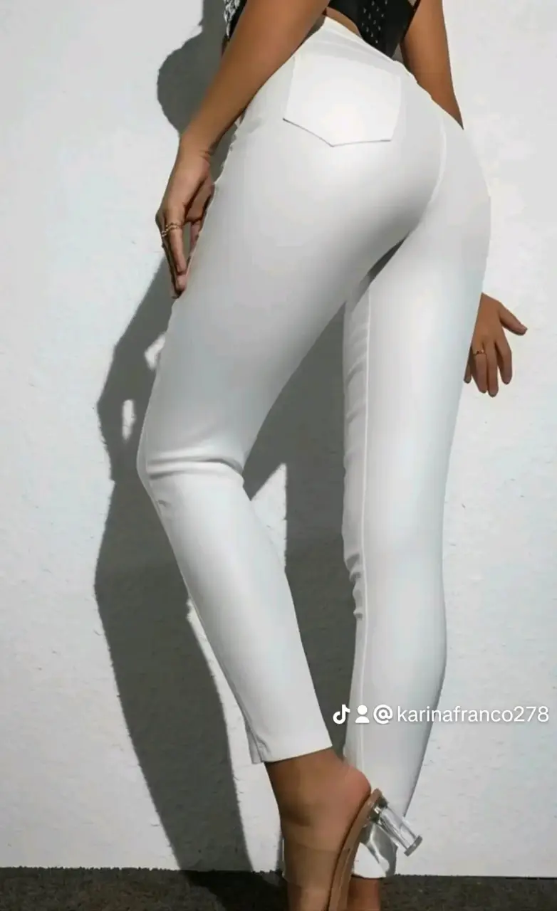 Pantalones ajustados de cuero sintético para mujer - 2