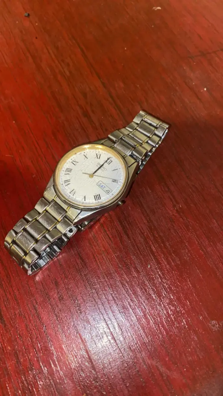 Reloj Seiko Quartz con Pulsera Metálica - 2
