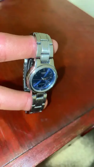 Reloj Casio de acero inoxidable para mujer - miniatura 1