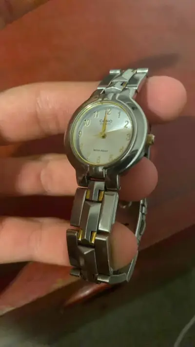 Reloj Casio de pulsera metálico resistente al agua - miniatura 3