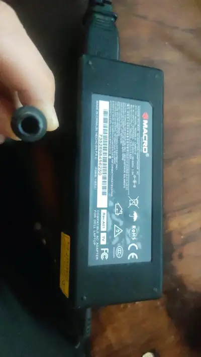 Cargador Macro para laptop Dell 19V 4.74A - miniatura 1