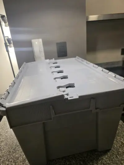 Caja plástica de almacenamiento gris - miniatura 1