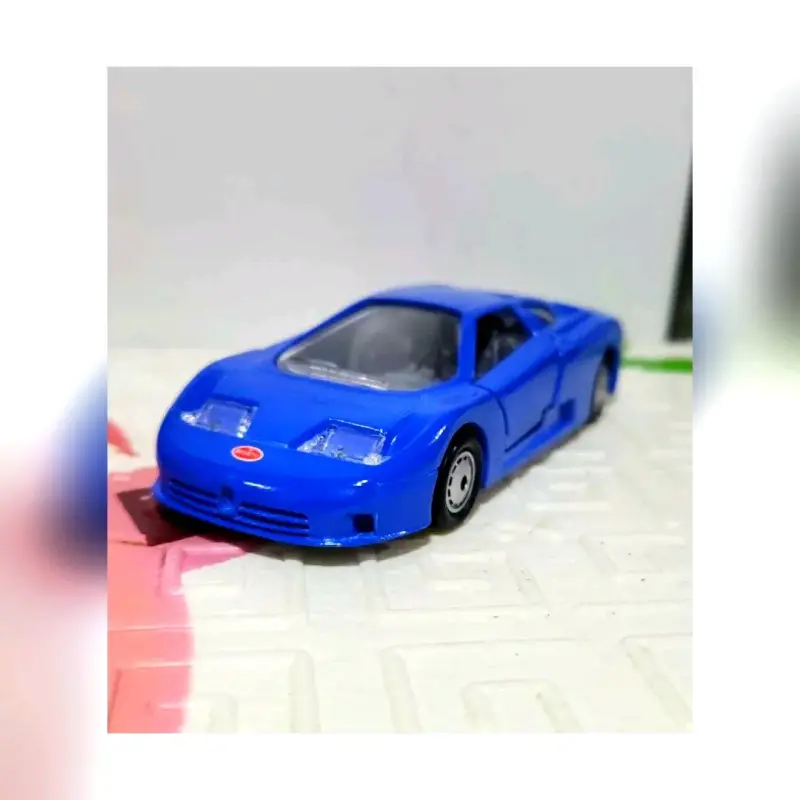 Auto a escala 1:38 BUGATTI EB110 — MAISTO - 1