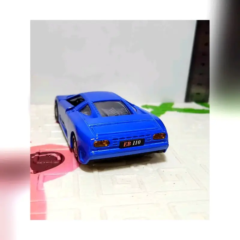 Auto a escala 1:38 BUGATTI EB110 — MAISTO - 4