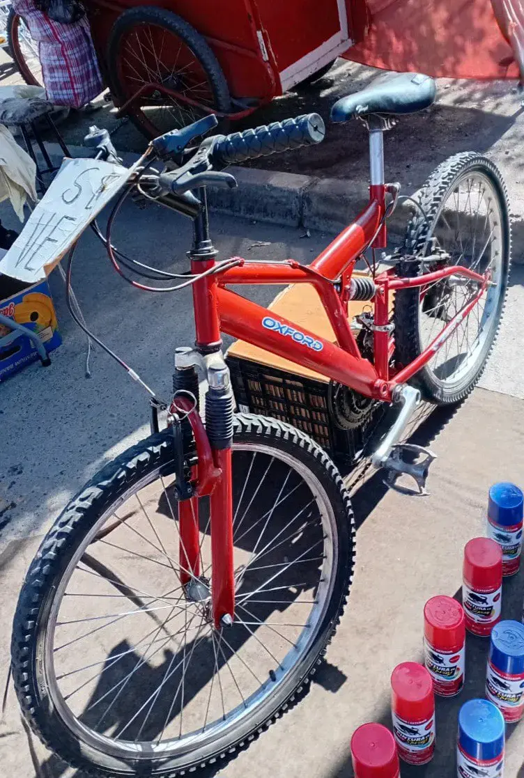 Bicicleta Oxford roja de montaña usada