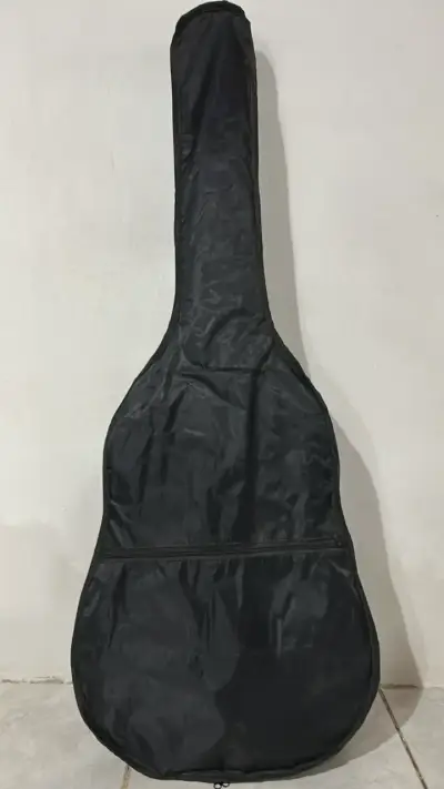 Guitarra clásica acústica con accesorios - miniatura 2