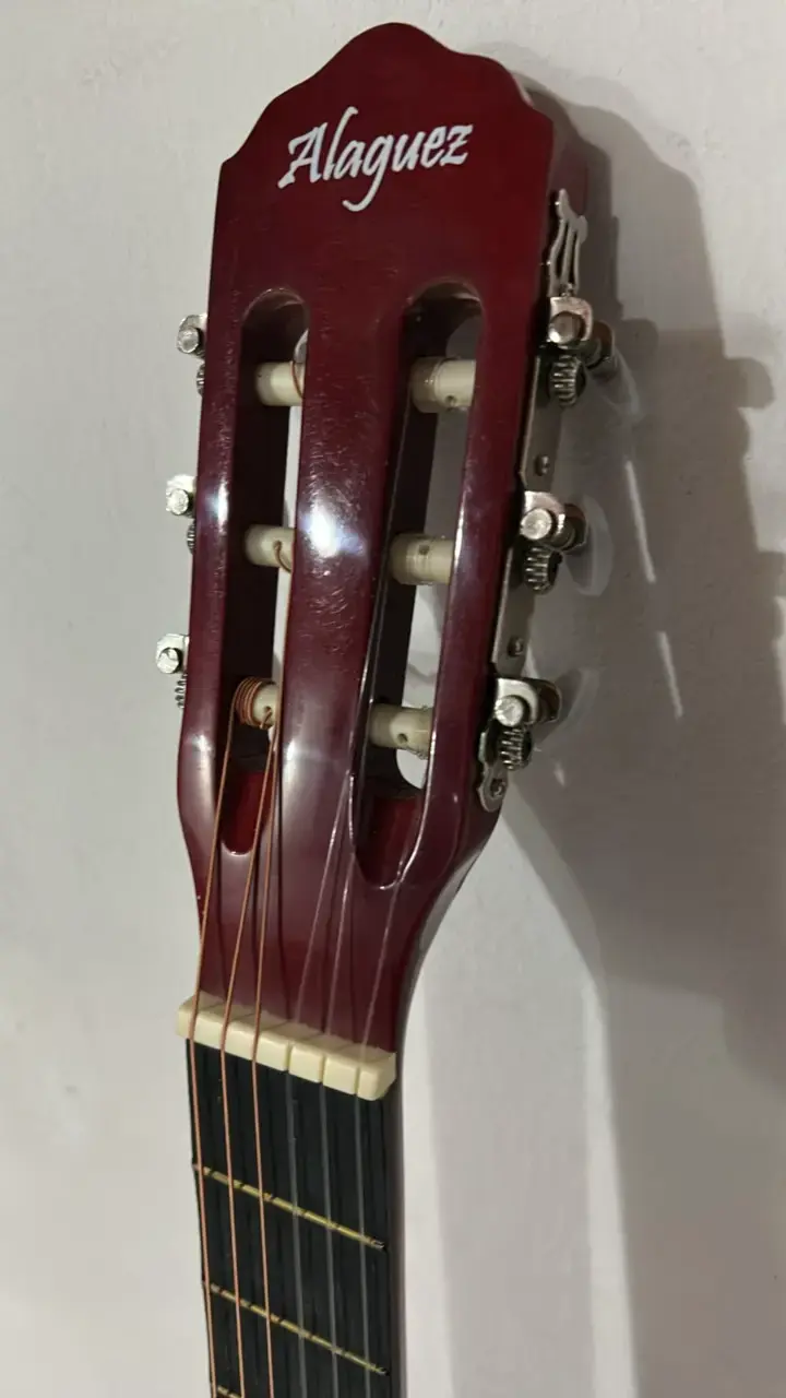 Guitarra clásica acústica con accesorios - 5