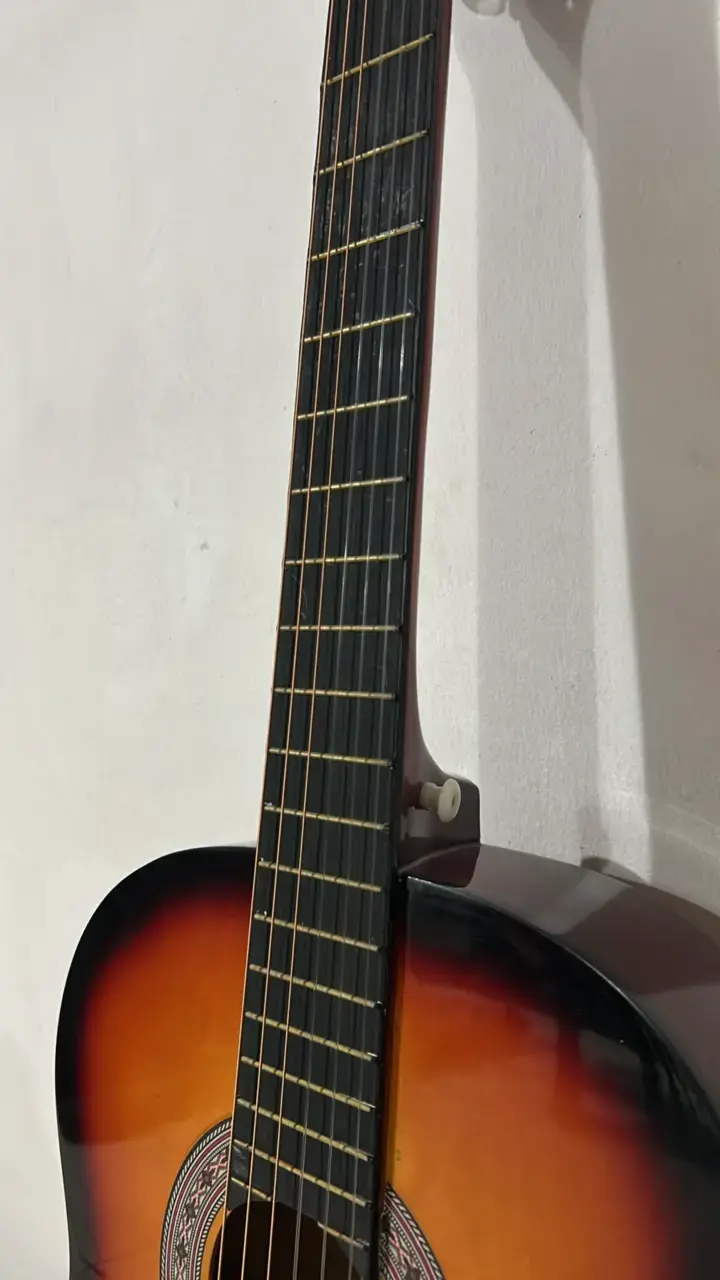 Guitarra clásica acústica con accesorios - 6