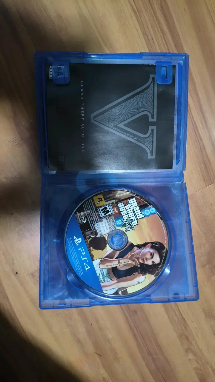 Juego PS4 Grand Theft Auto V en buen estado - 3