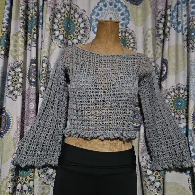 Conjunto de top y bralette tejido a crochet gris - miniatura 1