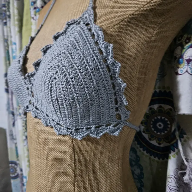 Conjunto de top y bralette tejido a crochet gris - 2