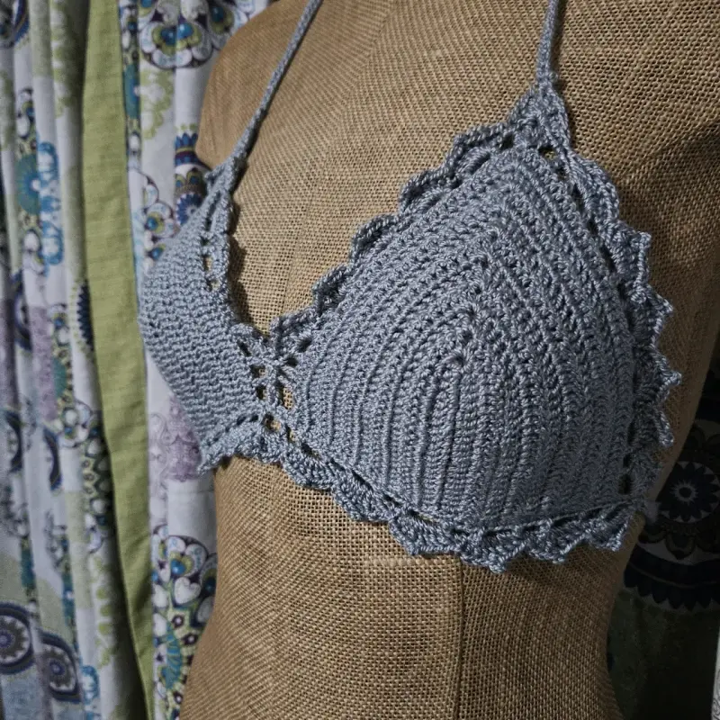 Conjunto de top y bralette tejido a crochet gris - 3